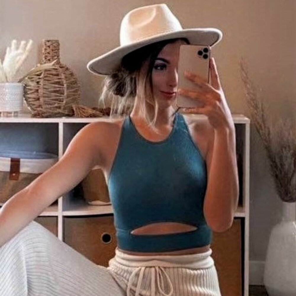 Ribbed Slit Crop Top